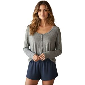 Victoria’s Secret Women’s Size M Grey Long Sleeve Henley Style Top